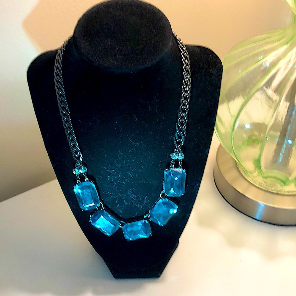 FOREVER 21 Aquamarine Statement necklace with a gun metal color chain